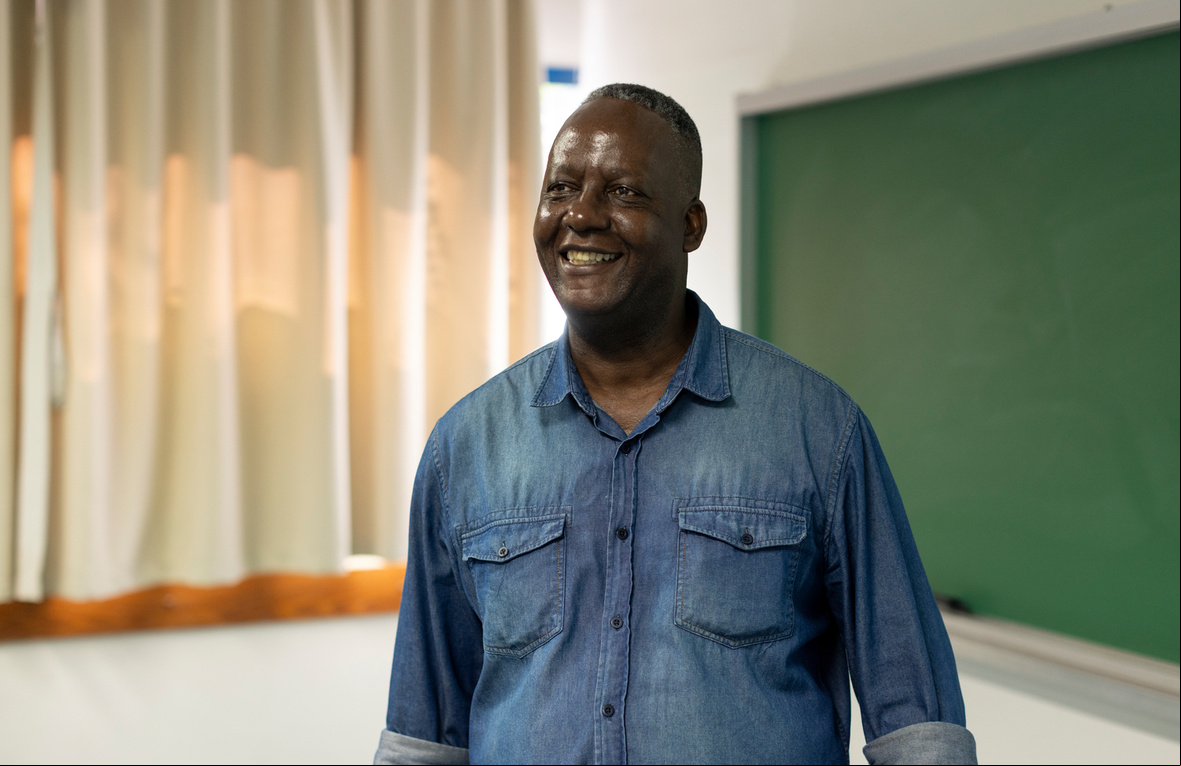 Carlos Mabutana em sala de aula na Universidade de São Paulo Carlos Mabutana em sala de aula na Universidade de São Paulo